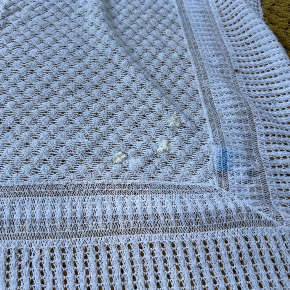 Vintage Aristocraft White Knit Baby Blanket Rosette Trim USA Made 39x39